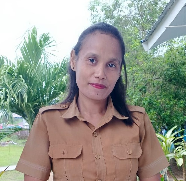 <center>Wali Kelas<br>Rinda N. Metalobi S.Pd, Gr</center>